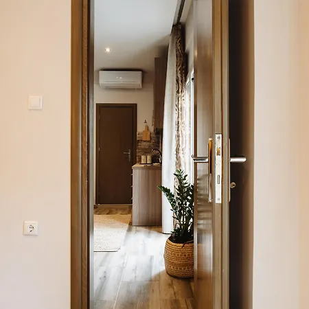 Lef Apartment *